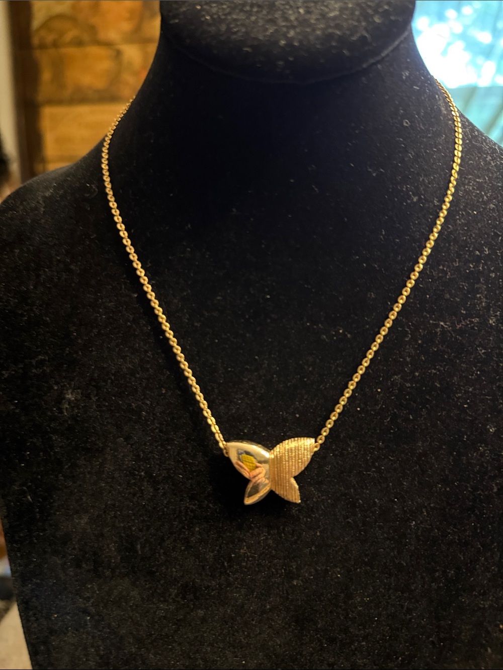 Vintage Amway artistry floating butterfly gold tone necklace 1970s